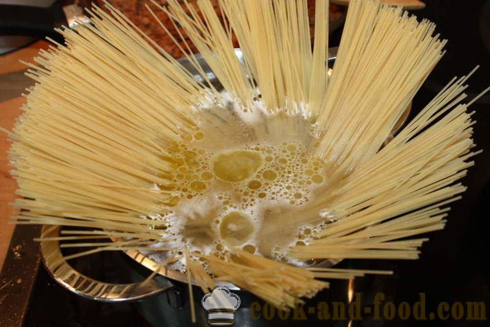 Μακαρόνια με σάλτσα μπολονέζ - πώς να μαγειρεύουν σπαγγέτι μπολονέζ, ένα βήμα προς βήμα φωτογραφίες συνταγή