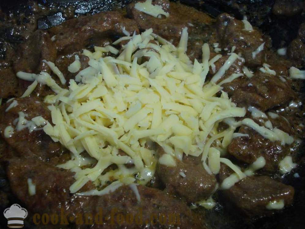 Συκώτι μοσχαρίσιο κοκκινιστό με σάλτσα κρέμα με τυρί - πώς να μαγειρεύουν το βοδινό συκώτι σε ξινή κρέμα, ένα βήμα προς βήμα φωτογραφίες συνταγή