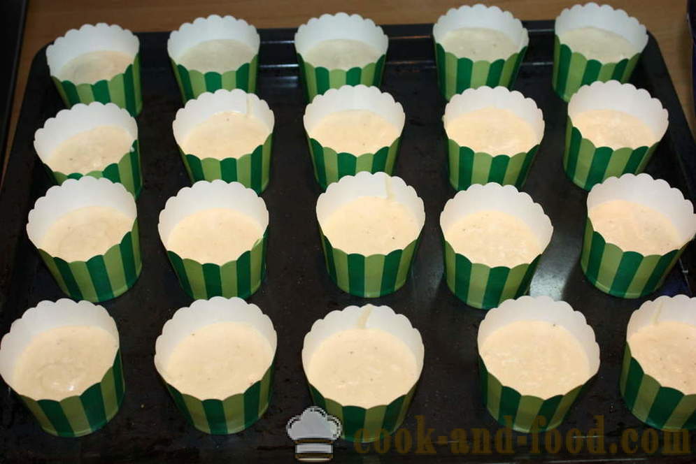 Βανίλια cupcakes με κρέμα πάνω-βήμα προς βήμα, πώς να κάνει cupcakes με κρέμα στην κορυφή, μια συνταγή με μια φωτογραφία
