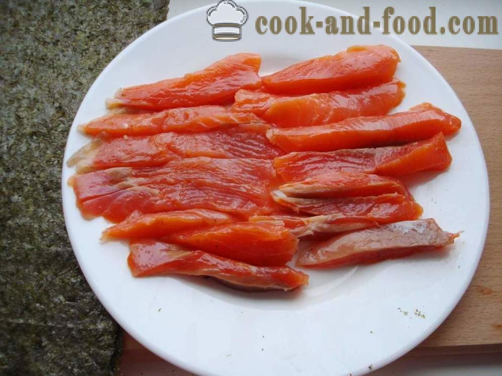 Ρολά σούσι με ρύζι και κόκκινο ψάρι - πώς να μαγειρεύουν ρολά σούσι στο σπίτι, βήμα προς βήμα φωτογραφίες συνταγή