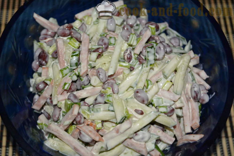 Σαλάτα με κόκκινα φασόλια και κονσέρβες λουκάνικο - Πώς να προετοιμάσει μια σαλάτα με φασόλια και καπνιστό λουκάνικο, ένα βήμα προς βήμα φωτογραφίες συνταγή