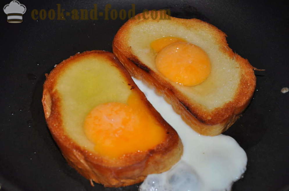 Ασυνήθιστη αυγά στο καρβέλι στο τηγάνι - πώς να κάνει μια ασυνήθιστη αυγά, βήμα προς βήμα φωτογραφίες συνταγή