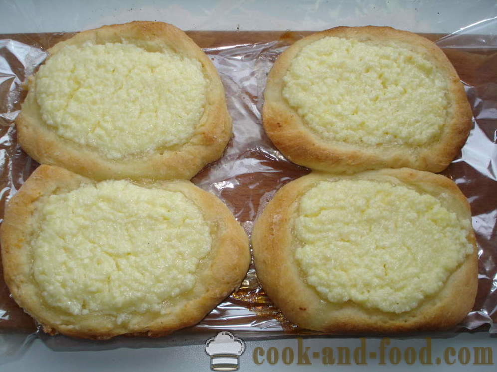 Cheesecake με ζύμη στο φούρνο - πώς να μαγειρεύουν cheesecake με τυρί cottage, βήμα προς βήμα φωτογραφίες συνταγή