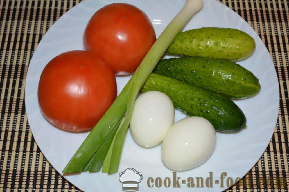 Απλή σαλάτα από φρέσκα αγγούρια και ντομάτες με αυγά και πράσο - πώς να μαγειρεύουν σαλάτα λαχανικών με μαγιονέζα, μια βήμα προς βήμα φωτογραφίες συνταγή