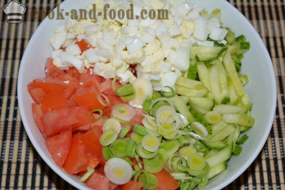 Απλή σαλάτα από φρέσκα αγγούρια και ντομάτες με αυγά και πράσο - πώς να μαγειρεύουν σαλάτα λαχανικών με μαγιονέζα, μια βήμα προς βήμα φωτογραφίες συνταγή