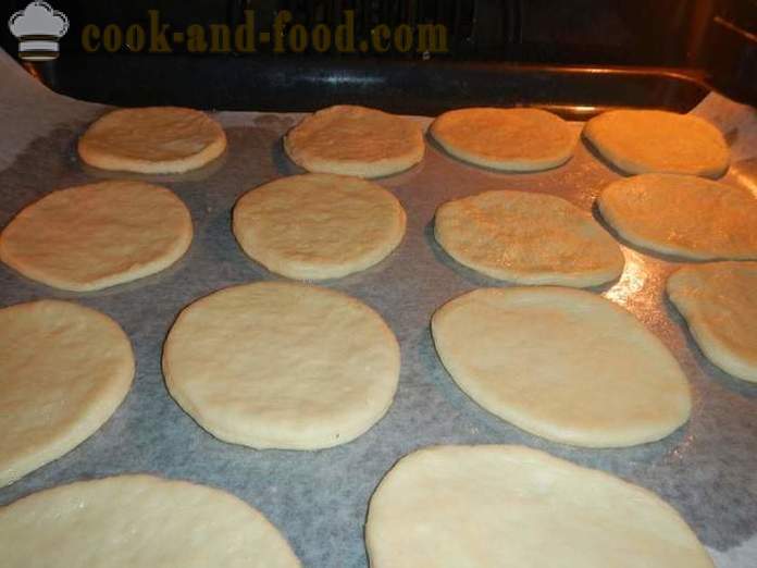 Μίνι πίτσες με ζύμη στο φούρνο - πώς να κάνει ένα μίνι-πίτσα στο σπίτι, βήμα προς βήμα φωτογραφίες συνταγή