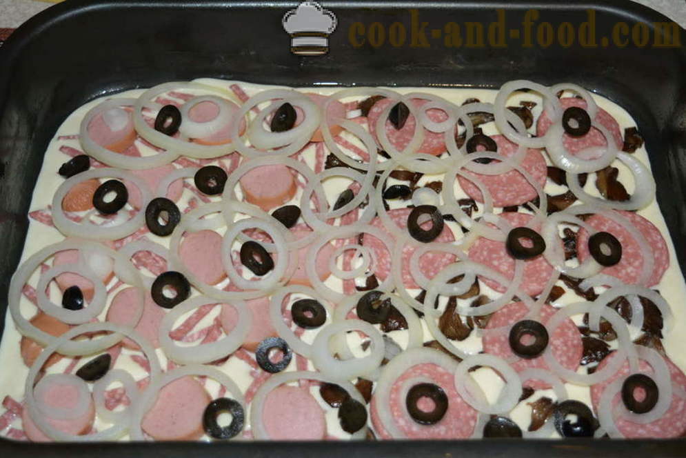 Γρήγορη πίτσα με ξινή κρέμα και σάλτσα μαγιονέζας με λουκάνικο και μανιτάρια - πώς να μαγειρεύουν μια πίτσα στο σπίτι στο φούρνο, με μια βήμα προς βήμα φωτογραφίες συνταγή