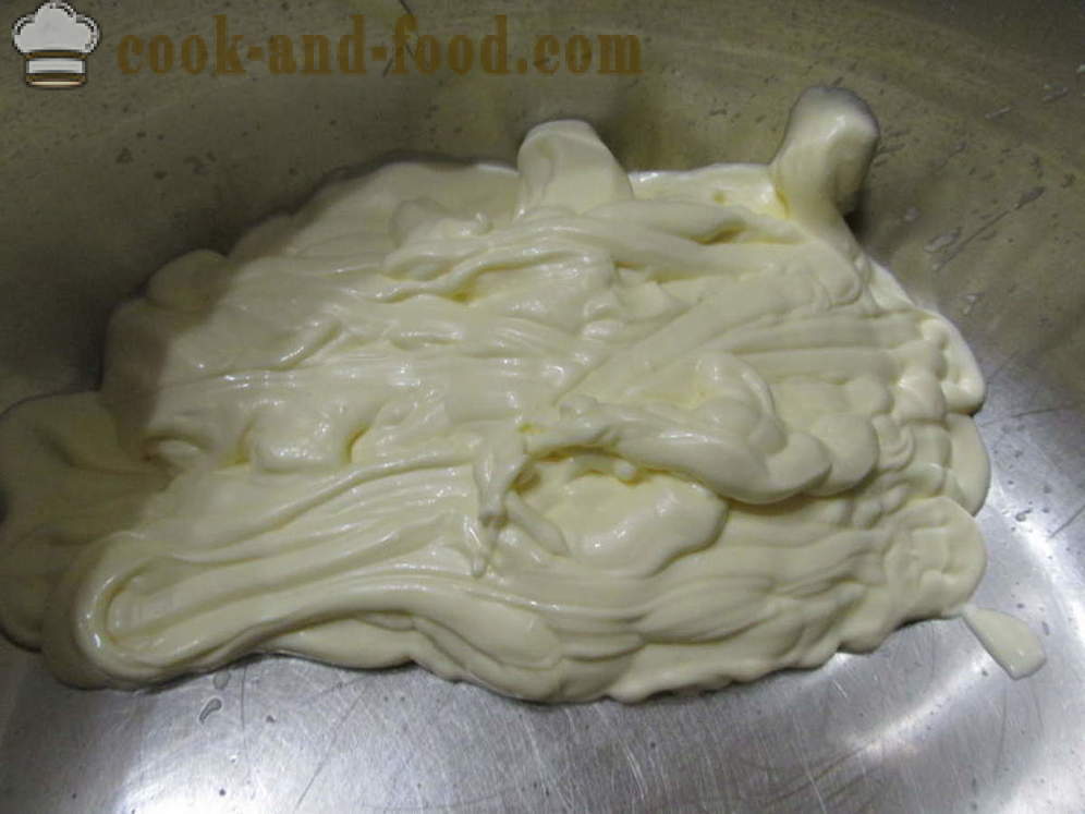 Γρήγορη ζελατινοποιημένου κέικ στην μαγιονέζα και κρέμα γάλακτος, γεμιστό με κοτόπουλο - πώς να μαγειρεύουν ένα υλικό πληρώσεως πίτα για μαγιονέζα και κρέμα γάλακτος, με μια βήμα προς βήμα φωτογραφίες συνταγή
