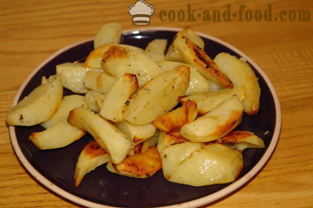 Πατάτες στο φούρνο - όπως ψητά φέτες πατάτας στο φούρνο, με μια βήμα προς βήμα φωτογραφίες συνταγή