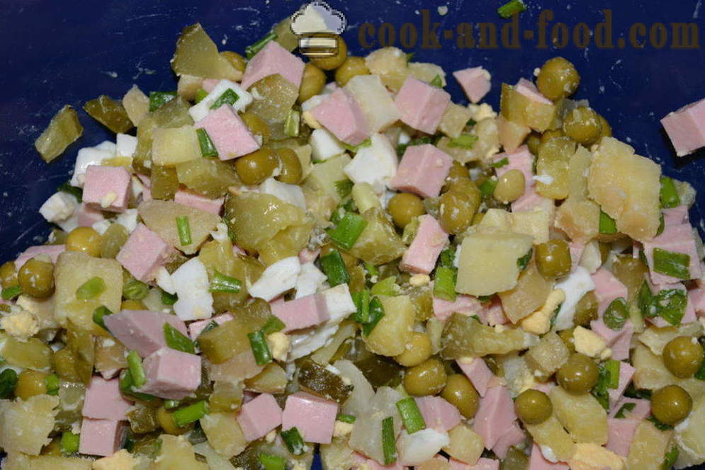 Σαλάτα με λουκάνικο και αγγούρι - πώς να κάνει μια σαλάτα με λουκάνικο, ένα βήμα προς βήμα φωτογραφίες συνταγή