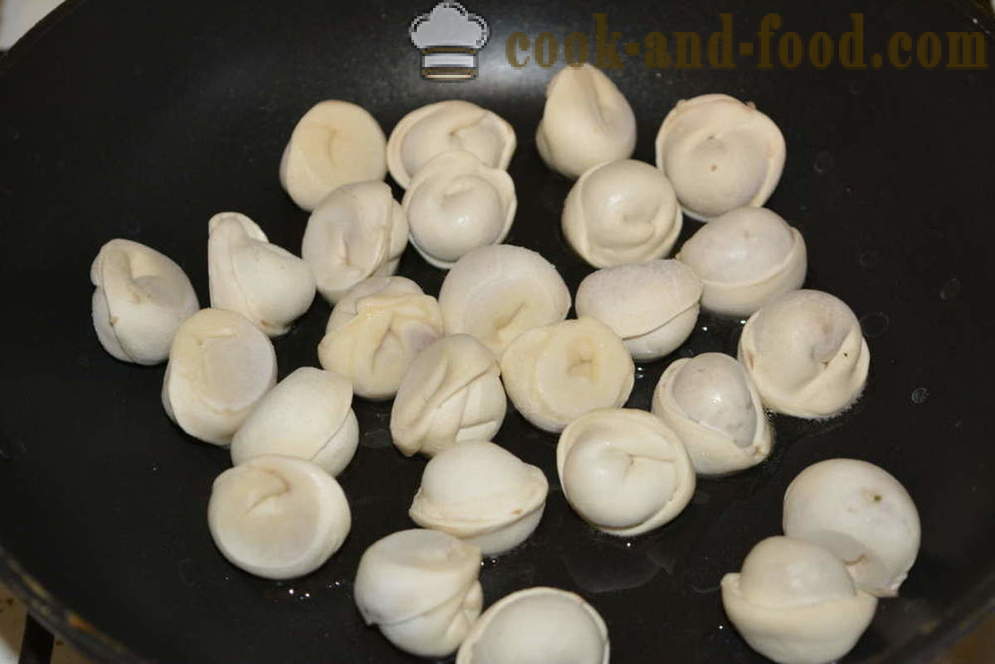 Βήμα προς βήμα, πώς να τηγανίσετε κατεψυγμένα ζυμαρικά στο τηγάνι, συνταγή με φωτογραφία