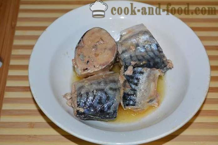 Μια απλή συνταγή για την πλήρωση της πίτας με τα κονσερβοποιημένα ψάρια στο φούρνο - πώς να μαγειρεύουν ένα υλικό πληρώσεως πίτα, μια βήμα προς βήμα φωτογραφίες συνταγή