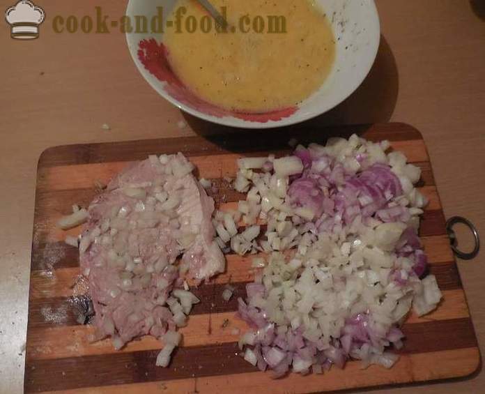 Σπιτική χοιρινές μπριζόλες με τα κρεμμύδια σε ένα τηγάνι - πώς να προετοιμαστούν νόστιμα μπριζόλες, μια βήμα προς βήμα φωτογραφίες συνταγή