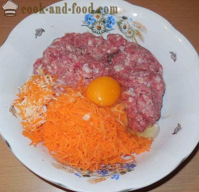 Νόστιμα μπιφτέκια από κιμά: χοιρινό, βοδινό κρέας, τα καρότα και το σκόρδο - πώς να μαγειρεύουν παϊδάκια κρέατος, ένα βήμα προς βήμα φωτογραφίες συνταγή