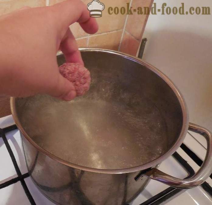 Σούπα με κεφτεδάκια από κιμά και σιμιγδάλι - πώς να μαγειρεύουν σούπα και τα κεφτεδάκια - ένα βήμα προς βήμα φωτογραφίες συνταγή