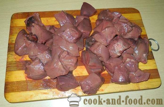 Νόστιμα και μαλακό συκώτι χοιρινό κρέας βρασμένο σε σάλτσα μελιού με κεράσια και μπαχαρικά - ένα ασυνήθιστο βήμα προς βήμα φωτογραφίες συνταγή