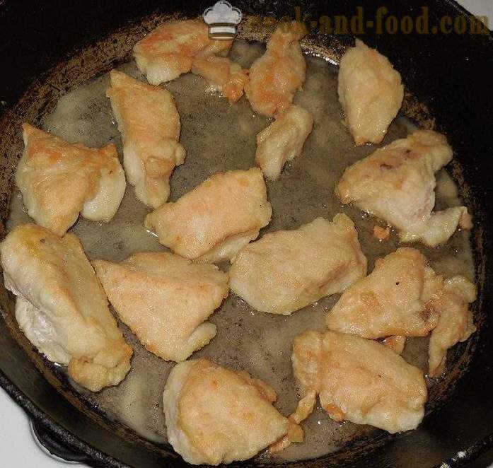 Πώς να μαγειρέψουν το κοτόπουλο σε ένα τηγάνι με άμυλο - ζουμερό και νόστιμο - τη συνταγή με μια φωτογραφία