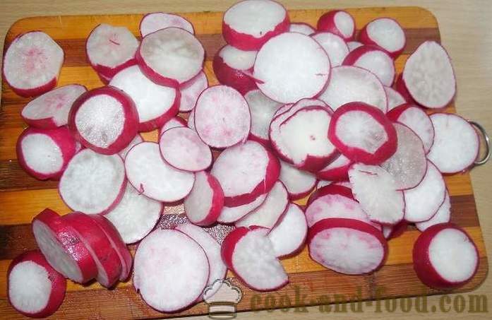Τουρσί ραπανάκια με παντζάρια και φρέσκο ​​κρεμμυδάκι - νόστιμη σαλάτα από ραπανάκι - η συνταγή με μια φωτογραφία