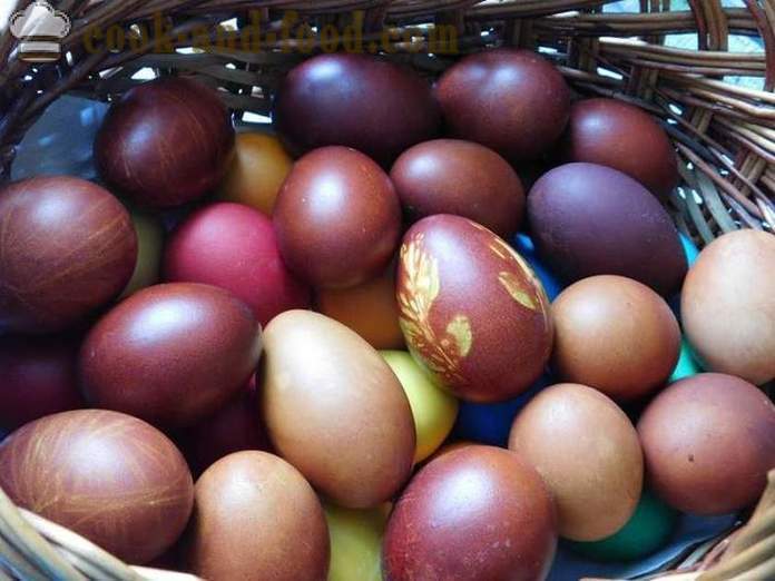Πώς να ζωγραφίσει τα αυγά με τη φλούδα κρεμμυδιού με ένα μοτίβο ή ομοιόμορφα - συνταγή με φωτογραφία - βήμα μέσα από το σωστό χρώμα του δέρματος αυγά κρεμμύδι