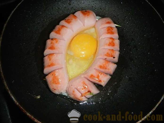 Νόστιμα και όμορφα αυγά με λουκάνικο σε μια βάρκα για πρωινό - πώς να μαγειρεύουν τηγανητά αυγά τηγανητό αυγό σε ένα λουκάνικο τηγάνι - ένα απλό βήμα προς βήμα φωτογραφίες συνταγή