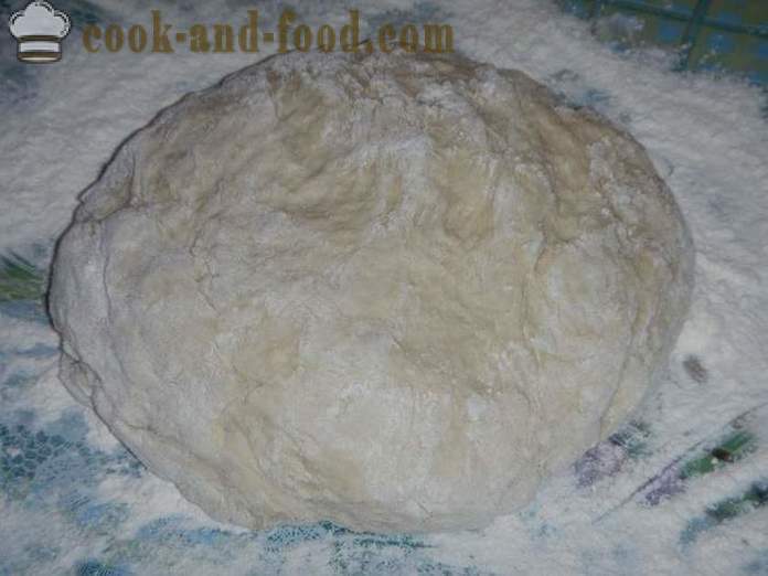 Κέικ ζυμομύκητα με κεράσια στο φούρνο - μια βήμα προς βήμα συνταγή για ζύμη που περιέχει μαγιά για πίτες με ξηρή ζύμη (με φωτογραφίες).