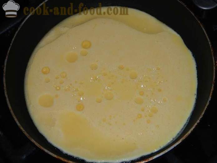 Νόστιμα ομελέτα αέρα με ξινή κρέμα γάλακτος σε μια κατσαρόλα - πώς να μαγειρεύουν ομελέτα με τυρί, ένα βήμα τη συνταγή προς βήμα με φωτογραφίες.