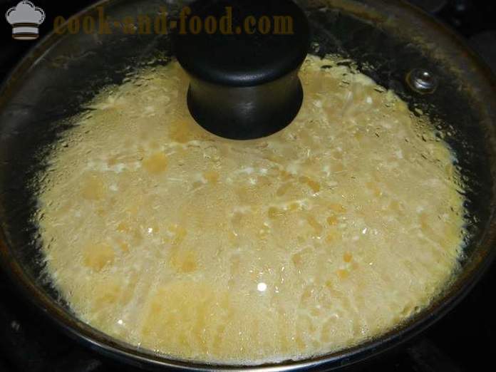 Νόστιμα ομελέτα αέρα με ξινή κρέμα γάλακτος σε μια κατσαρόλα - πώς να μαγειρεύουν ομελέτα με τυρί, ένα βήμα τη συνταγή προς βήμα με φωτογραφίες.