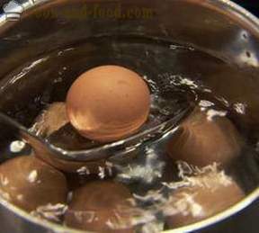 Πώς να μαγειρέψουν ένα βραστό αυγό, δηλαδή υγρό, «στην τσάντα» (φωτογραφία, βίντεο)