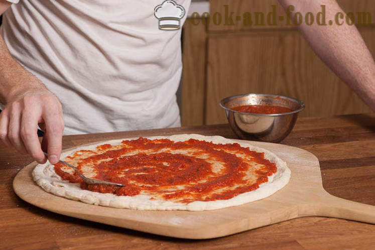Συνταγή ζύμη και σάλτσα πίτσας από τον Jamie Oliver